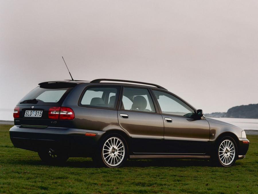  Volvo V40 2002 года  (фото 3 из 7)